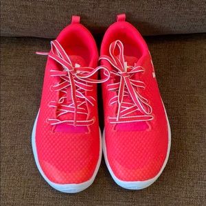 Under Armor girls shoe - size 10.5